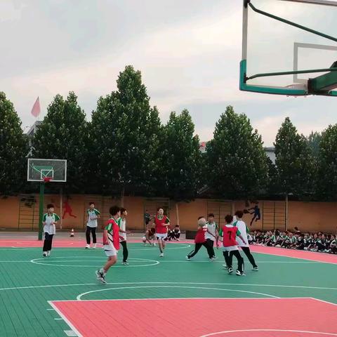 青春“篮”不住  追“球”不止步——大章镇中七年级篮球友谊赛