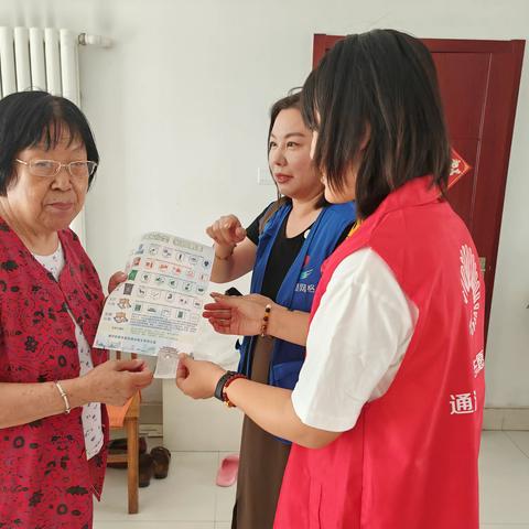 即发阳光城社区开展垃圾分类入户宣传