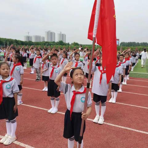 红心向党，争做好少年-------红莲湖小学一年级少先队员入队仪式