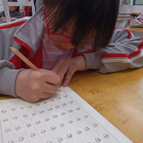 赤岭小学春季2101班硬笔第13次课课堂回顾