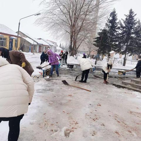 扫雪除冰暖人心——庆丰农场幼教中心