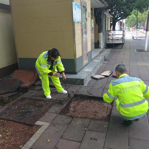【宜良玉禾田】城市角落的“隐形守护者”：公厕维修使者与清道夫的坚守之路