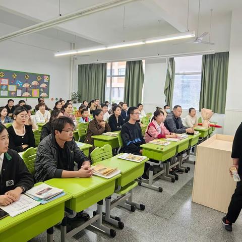 “家校携手 共育成长 ”     薛城区祁连山路学校四年级一班 家长会