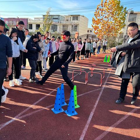 乘团结之风而上 并肩合作共前行 ﻿——淅川县一初中盛湾校区文化艺术节之教师运动会