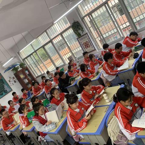 营造优雅环境，共创文明校园——龙泉路初级中学文明校园评比活动 九（2）班风采展示