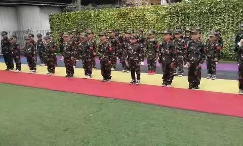小小兵第一天的快乐时光