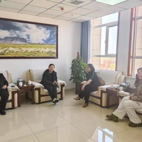 棋盘井工业园区支行乔慧行长陪同鄂旗财政局张勤局长在棋盘井地区开展企业座谈会