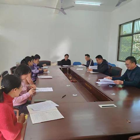 新盈镇龙蓝小学——关于开展校园安全防范工作会议