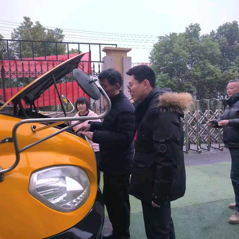 校车安全检查 为学生出行保驾护航