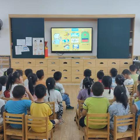 做好幼小衔接课程《我的书包》——-来宾市城南第二幼儿园大六班第十二周精选活动