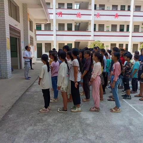 “传承雷锋精神，培育时代先锋”——三星中学开展服务敬老院学雷锋活动