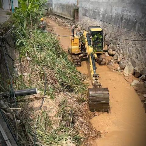 全力推进河道清淤 让河清水绿岸更美