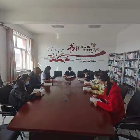 阿龙山镇镇北社区党支部开展“学习《自治区党委重大安排部署及呼伦贝尔市委主要领导对根河市有关工作要求汇编》及专题研讨”