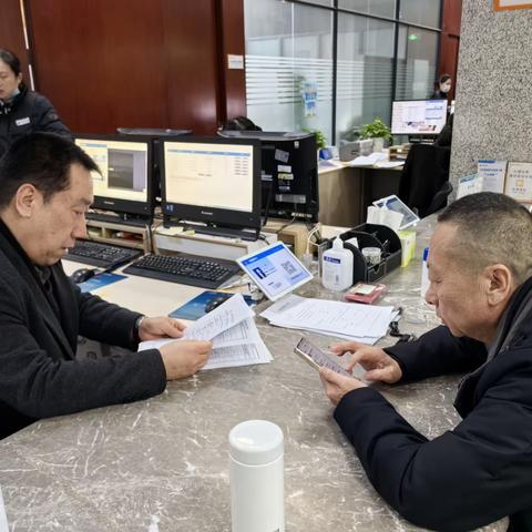 让服务“走新”更“走心” 市监局沣东分局开展局领导走流程坐窗口活动