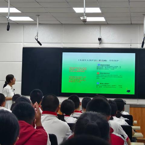 二十中开展青少年法律知识讲座：知法 懂法 守法——筑牢安全防线