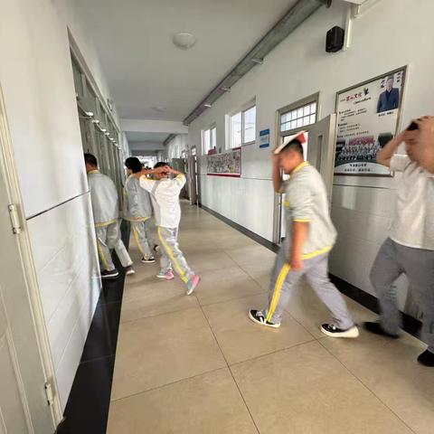 临“震”不乱，防患未然 ﻿——二十中学防震演练纪实