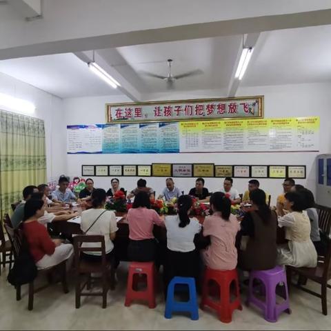 跨越桥梁，拥抱初中——安铺四小与安铺三中开展小初衔接教研交流活动纪实