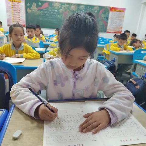 墨香润童心 执笔启新程——一年级硬笔书法3班