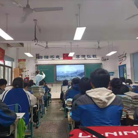 驾言各勇往，实践仍精思——岳麓实验中学实习队听课共交流，试教展风采