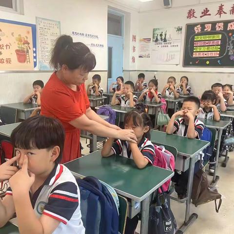 让“视”界充满爱——青光小学新一年级眼睛保健操培训