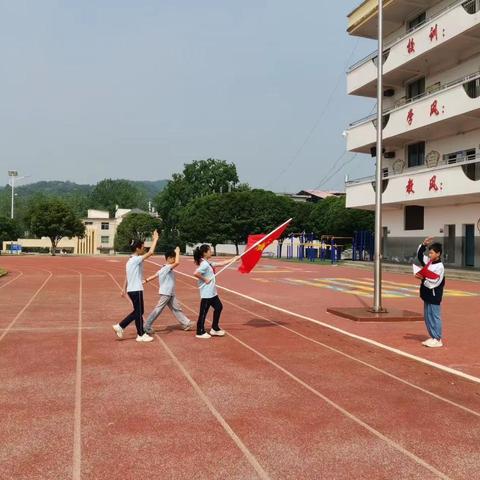 牢记党的教导 争做强国少年——三溪桥学校2025年一年级新队员入队仪式