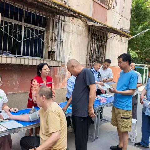 义诊普法进小区，便民服务暖人心|大庆路社区开展院落便民活动