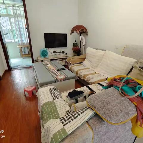 出租：首次租9600一年，大北街小学门口，3楼2/2/1，有小区门卫，停大小车，2台空调，☎️613007
