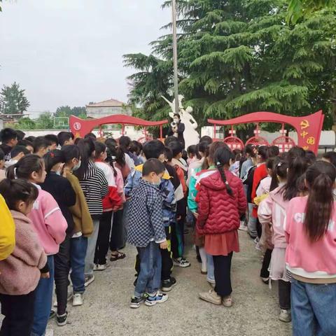 感恩教育润泽心田 文明之花绽放人间   ——蔡沟北头小学开展“感恩教育”活动