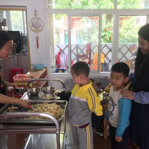 东庄中心幼儿园家长陪餐活动——幸福陪餐，暖心相伴