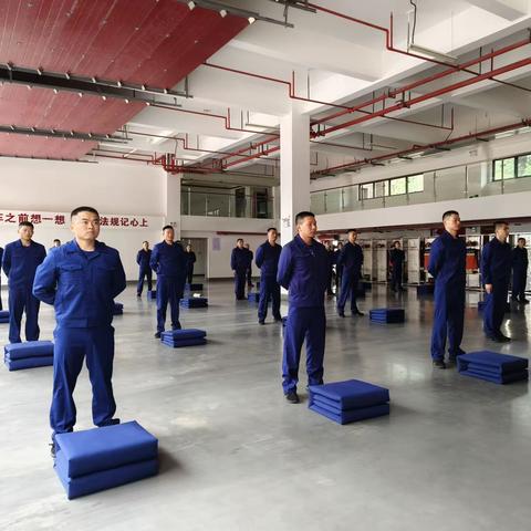 注重细节 加强养成——龙岗特勤消防救援站开展新训队员内务评比活动