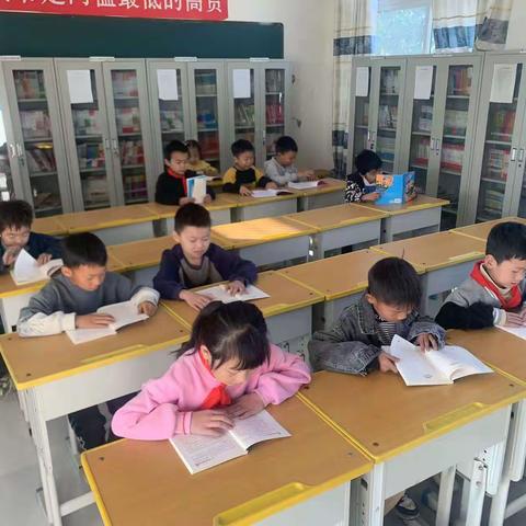 与书同行点亮童年——邓禹小学读书活动