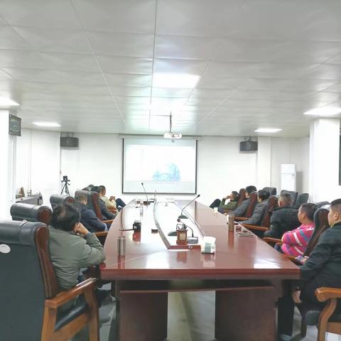 海胶集团加钗分公司组织党员干部职工观看警示教育专题片《利剑护航自贸港》