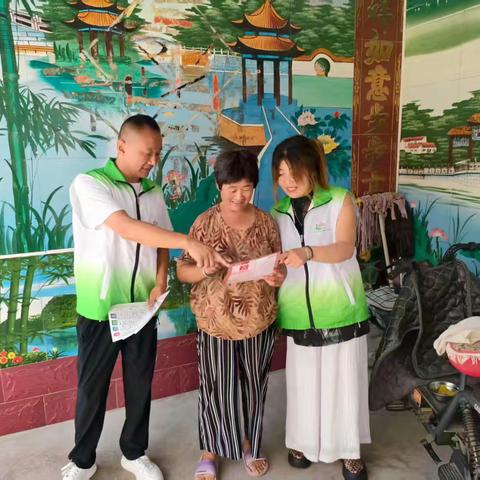 垃圾分类入户宣传让“绿色理念”走进千家万户