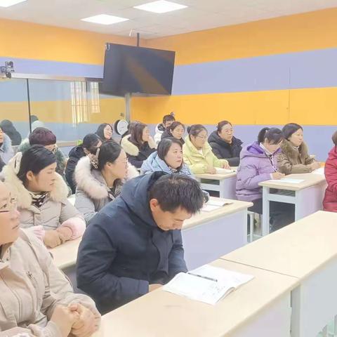 立足培训教研，砥砺前行——嘉明实验小学组织学习山东省小学数学“基于教师专业发展的区域教研路径”研讨会。