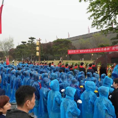 缅怀革命先烈 传承红色基因——青年路街道退役军人服务站组织人员参与“我们的节日·清明”主题示范活动