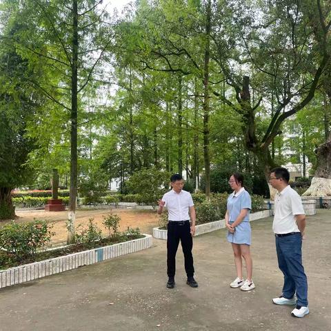 陈忠武局长莅临值夏中心小学调研指导学校工作