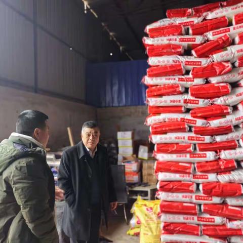 彭银贵深入基层实地调研春耕备耕及农资储备工作并召开全县制种大户座谈会