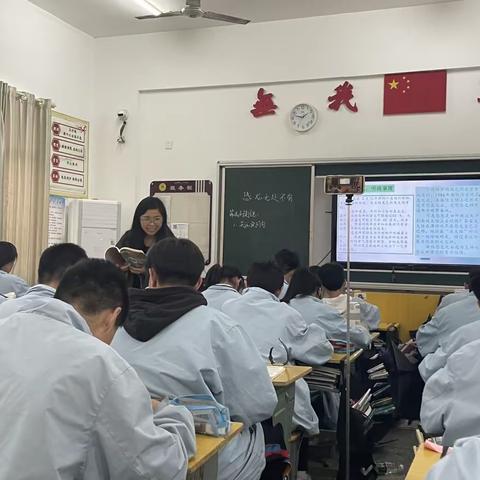 1+1>2的跨学科教学——记长沙县明达学校语文教研组公开课《恐龙无处不有》