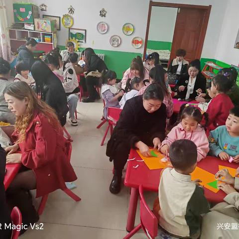 “家园携手，让爱伴成长”新林中心幼儿园中班家长开放日活动