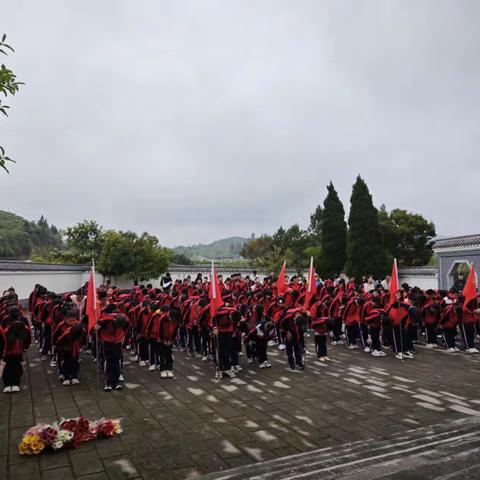 缅怀革命先烈  传承红色基因 ——清流县长校中心小学开展清明祭扫活动