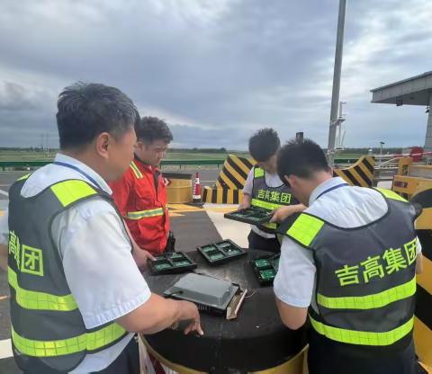 响应集团调度会精神积极做好机电设备维护确保新兴隆山收费设施正常运行