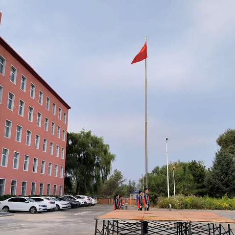 增强自救意识，提升逃生能力 　　                   ——泉头中学开展纪念“九•一八”安全逃生演练活动