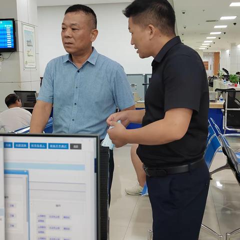 市人社局赵辉同志到市政务中心调研业务开展情况