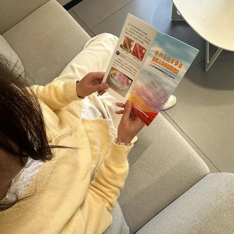 泰隆银行龙湾支行开展清明节前维护人民币宣传活动