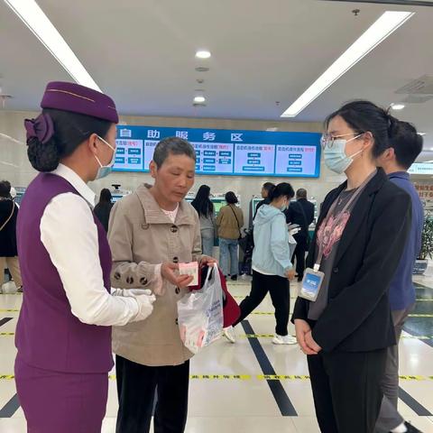 华南季度主题活动  财务管理中心“爱我华南、宣贯‘超四星级酒店’标准，人人动手爱创新“活动之基层岗位跟班