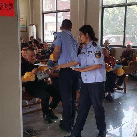 守护老年人出行安全——幸福社区沈村开展老年人交通安全宣讲