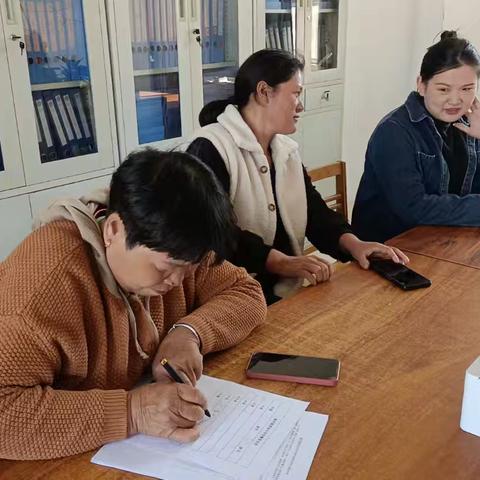 董村镇庞岗小学10月陪餐活动