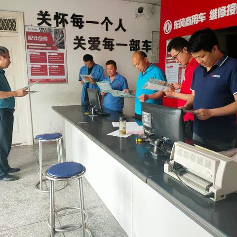 垃圾分类从我做起。分类一小步，文明一大步，垃圾科学分类，文明你我同行