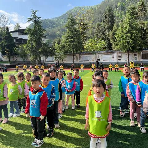 “缤纷童年 亲子狂欢”——黄阳小学附设园首届亲子运动会