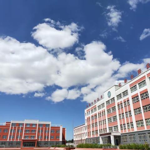 心中有梦 眼里有光 脚下有路一一哈密市伊州区三道岭小学2023学年新学期“开学第一课”